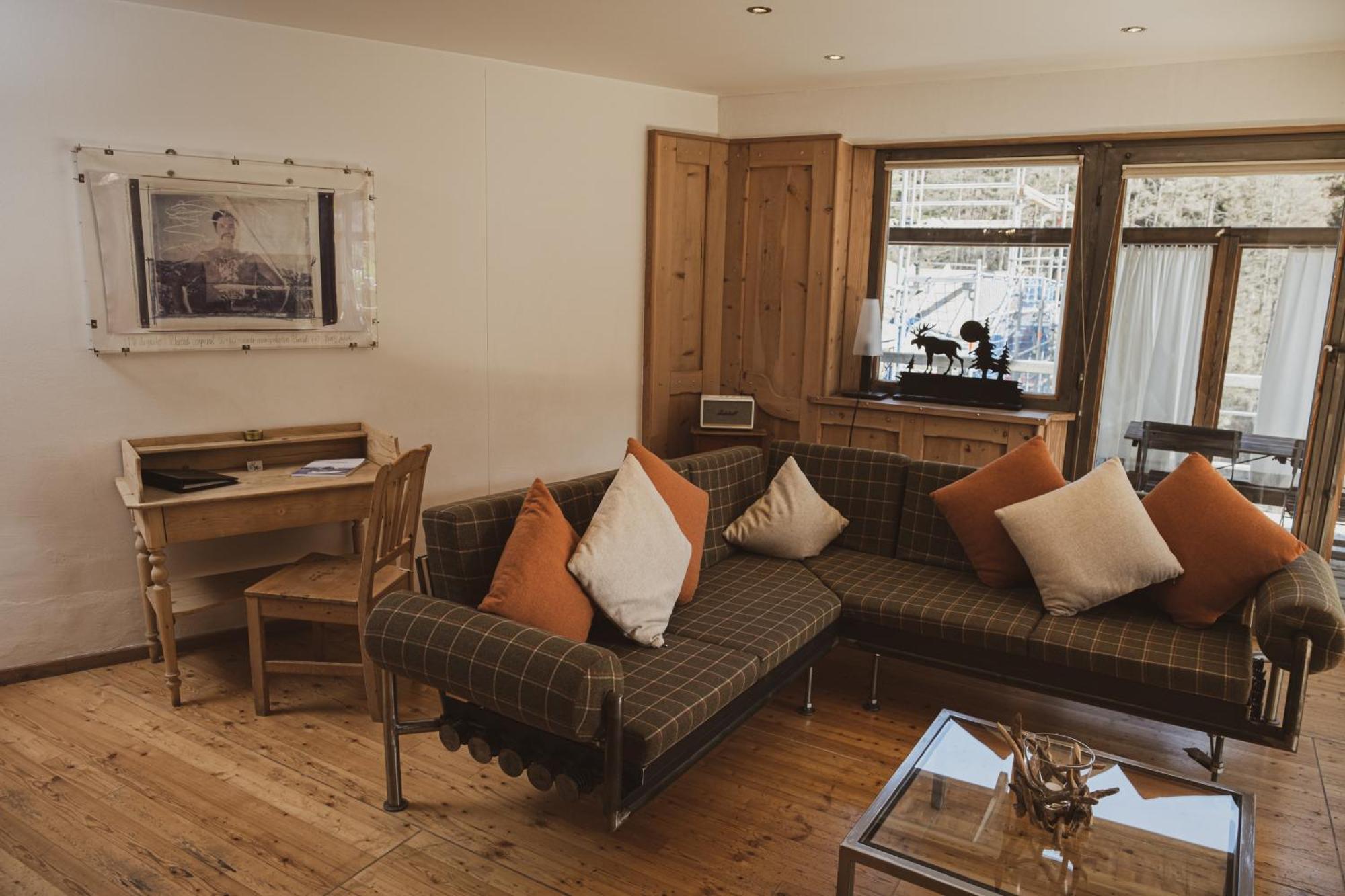 Backstage Hotel Serviced Apartments Zermatt Bagian luar foto
