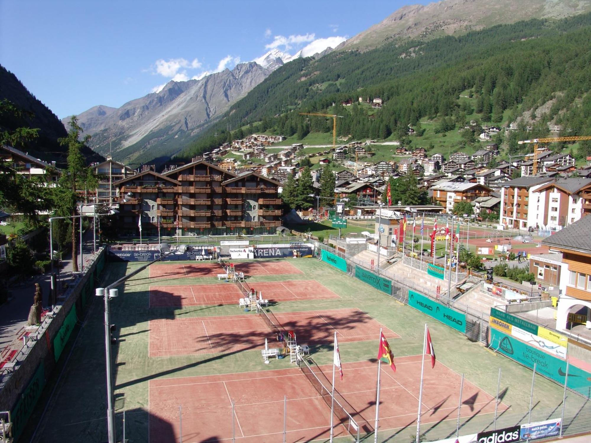 Backstage Hotel Serviced Apartments Zermatt Bagian luar foto